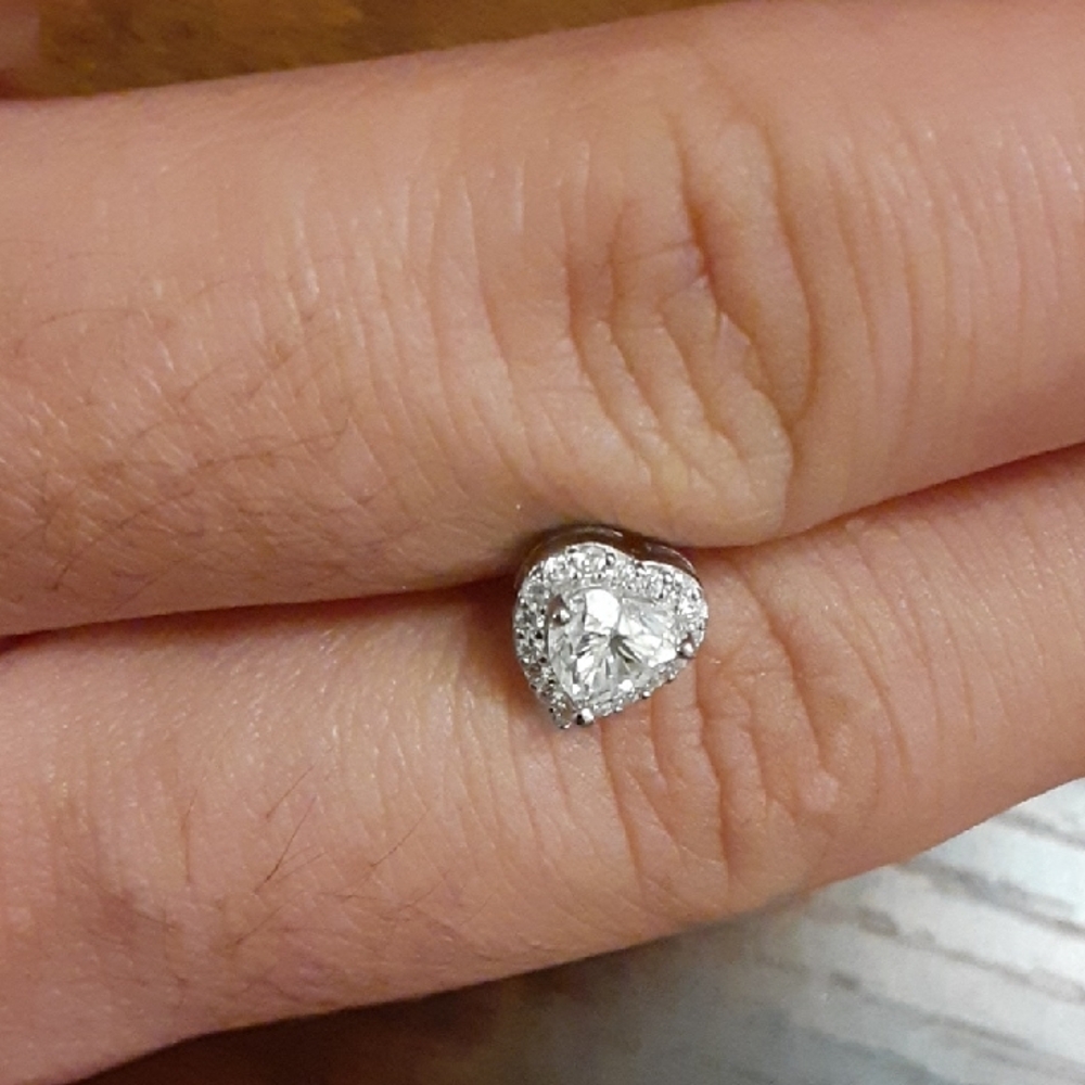 925 Silver Moissanite Heart Stud Earrings - Picture 7 of 13